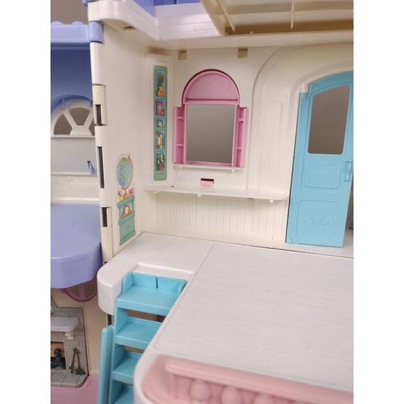 Fisher Price Loving Family Grand Dollhouse 1997 Purple Roof / Accessories VTG - Picture 11 of 16